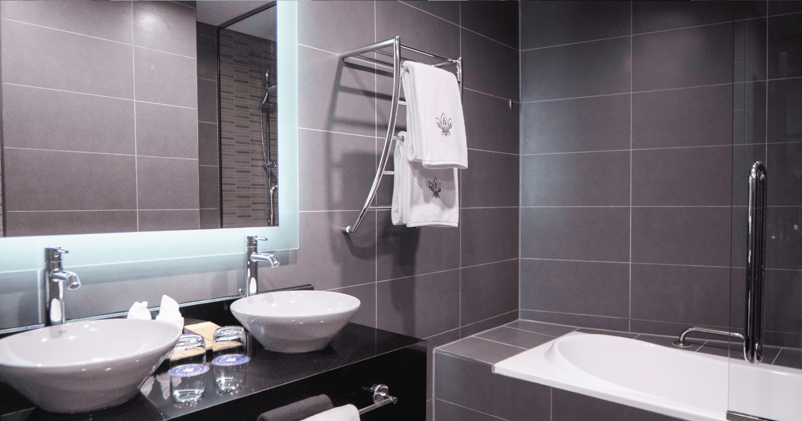 Junior Suite Toilet Business Bay Dubai with Canal or City View